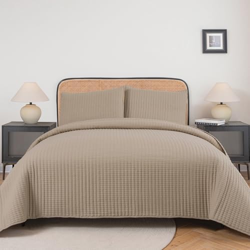 Petrichor Light Taupe King Size Quilt Set with Pillowcases