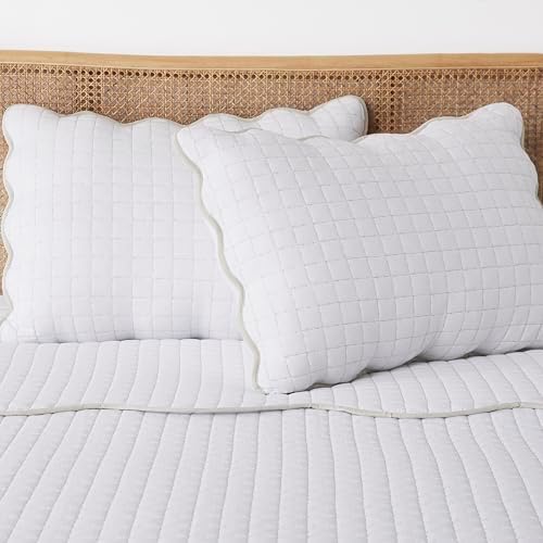WDCOZY White Twin Quilt Bedding Set with Beige Scalloped Coverlet