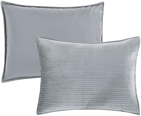 Elegant Comfort Luxury 3-Piece Velvet Quilt Set
