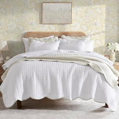 WDCOZY White Twin Quilt Bedding Set with Beige Scalloped Coverlet