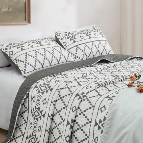 Whale Flotilla Reversible Ultra Soft Queen Quilt Set