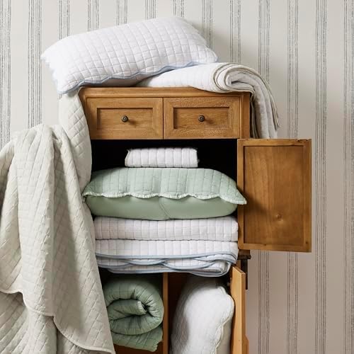 WDCOZY White Twin Quilt Bedding Set with Beige Scalloped Coverlet