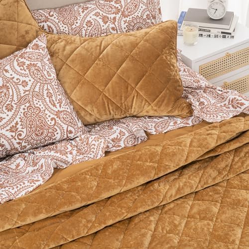 EVERGRACE Diamond Velvet Quilt Set Queen Size with Pillow Shams