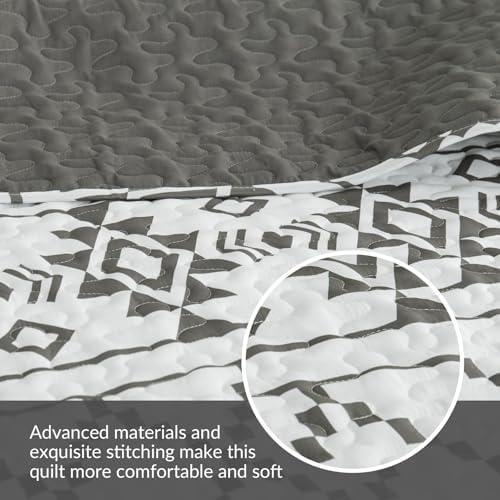Whale Flotilla Reversible Ultra Soft Queen Quilt Set