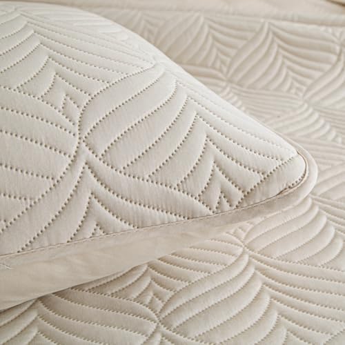 Whale Flotilla Brich Beige King Quilt Set