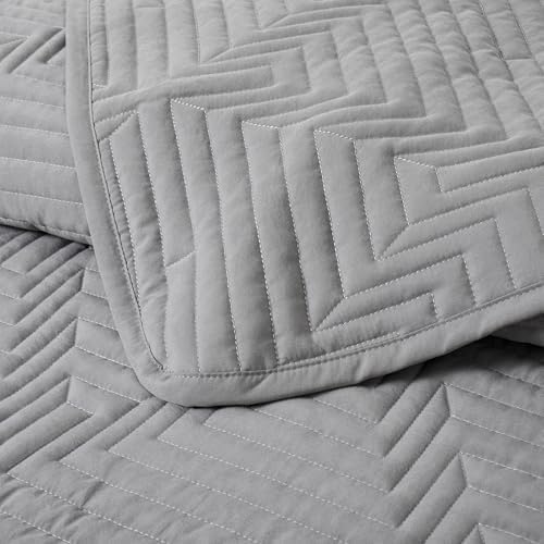 Oli Anderson Grey Queen Quilt Set with Pillow Shams