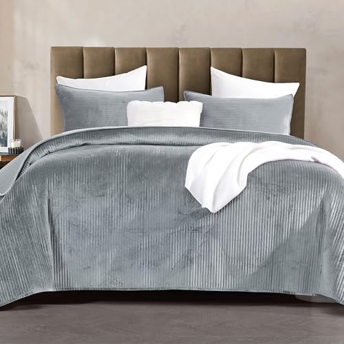 Elegant Comfort Luxury 3-Piece Velvet Quilt Set