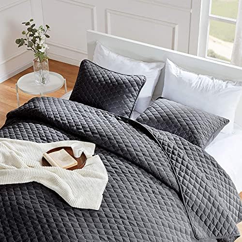 SLEEP ZONE Reversible Quilt Set - Black Diamond Pattern