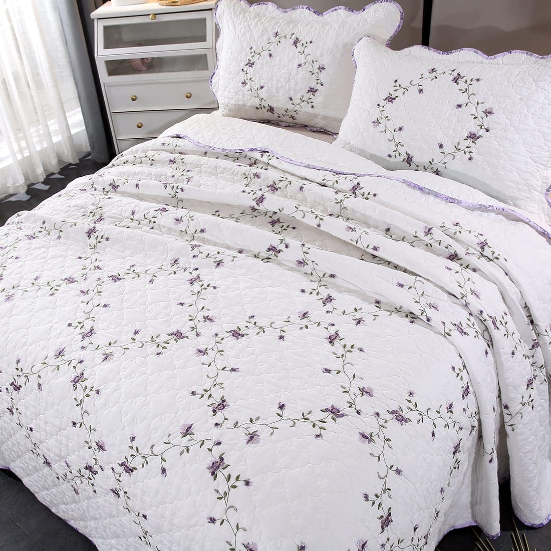 Vctops 3-Piece Floral Embroidered Quilt Set Twin