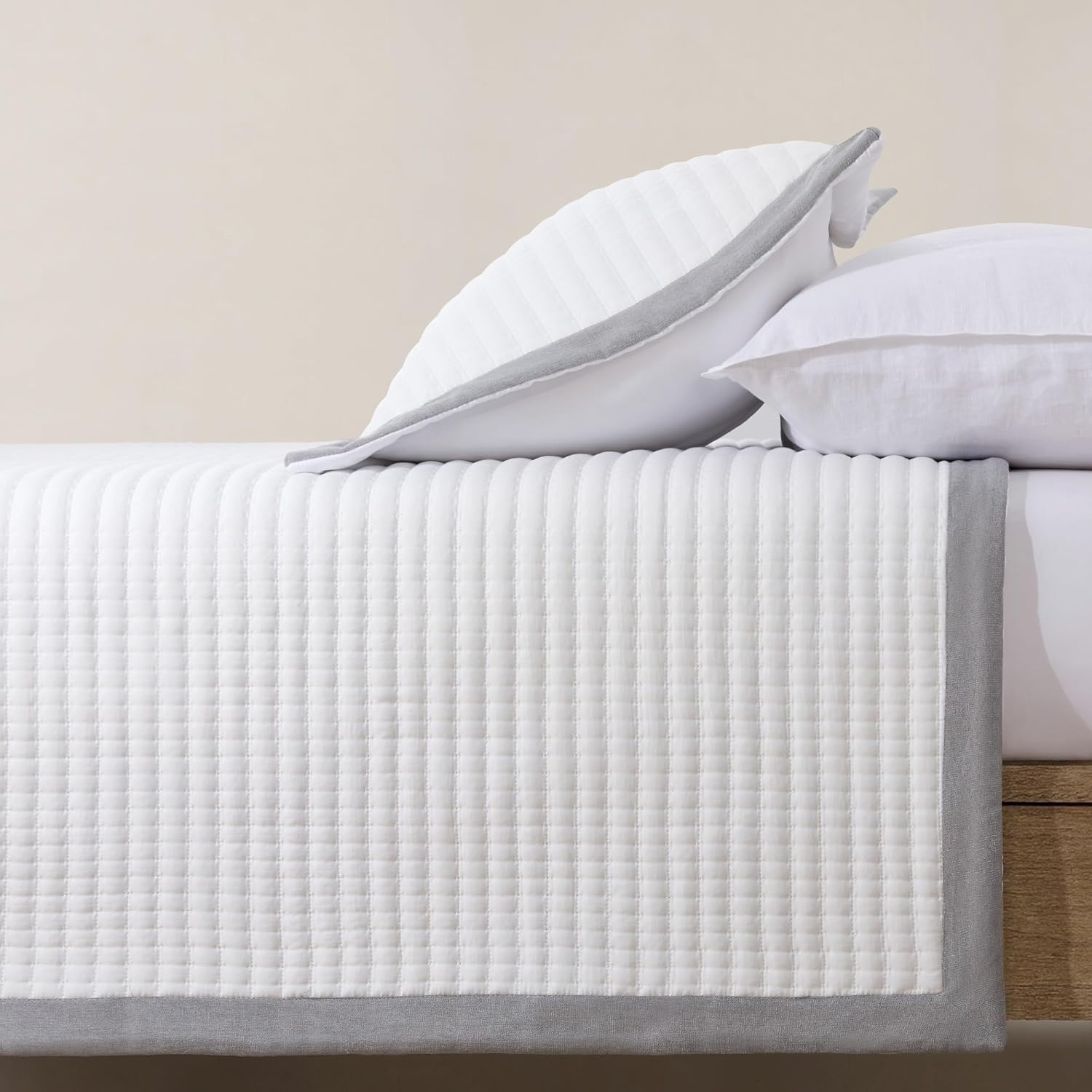 Bonlino White Quilt Set Queen Size with Grey Border
