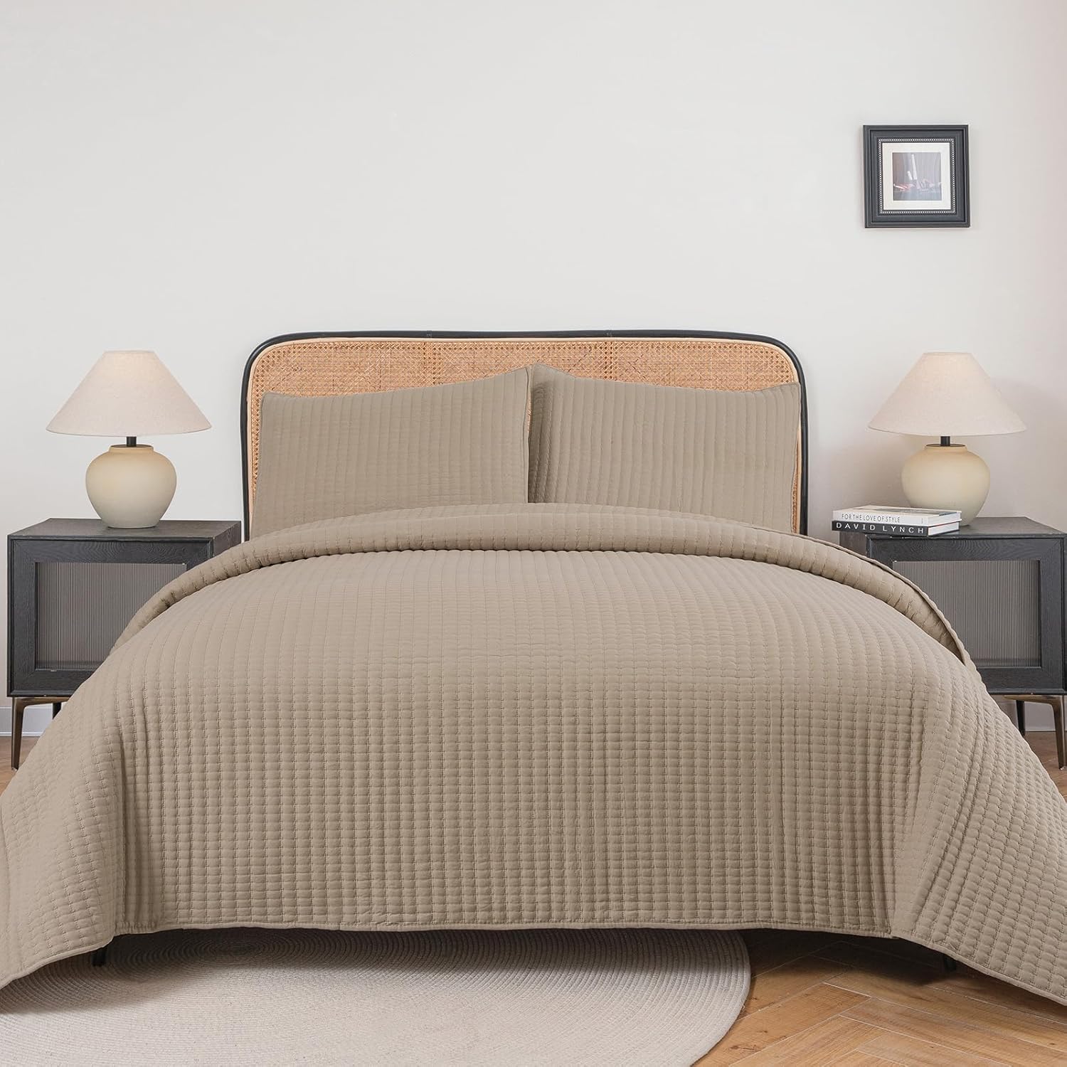 Petrichor Light Taupe King Size Quilt Set with Pillowcases