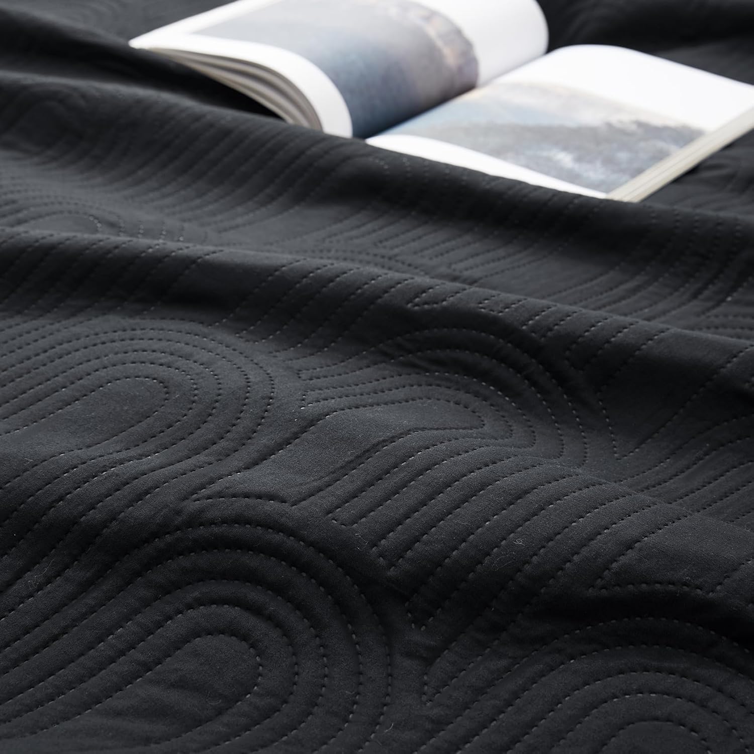 Lavsiry King Size Quilt with Pillow Shams - Black 106x96