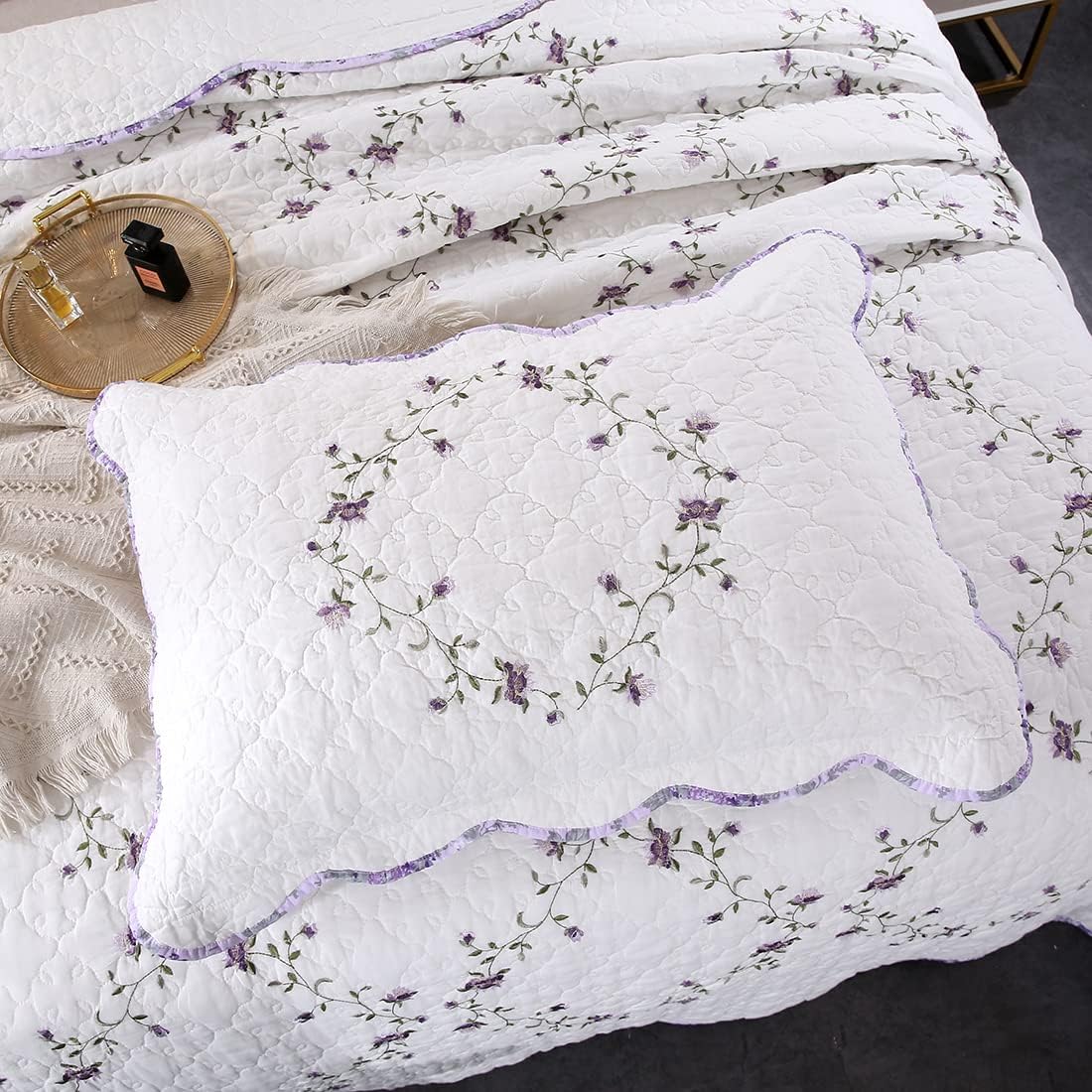 Vctops 3-Piece Floral Embroidered Quilt Set Twin
