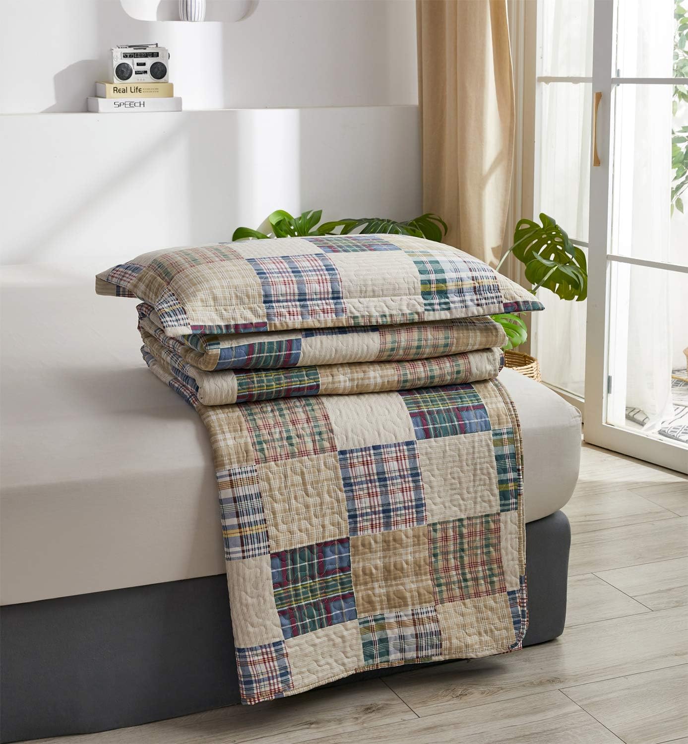 Hailea Beige Plaid Quilt Set King Size 1