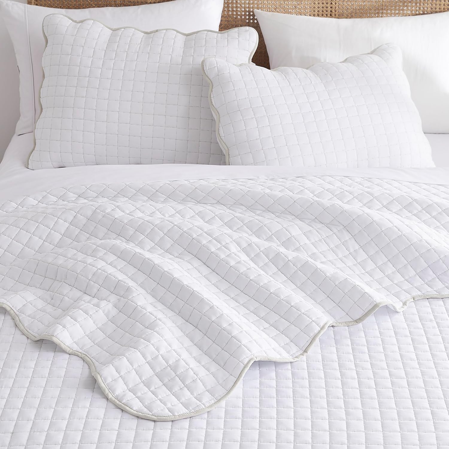 WDCOZY White Twin Quilt Bedding Set with Beige Scalloped Coverlet