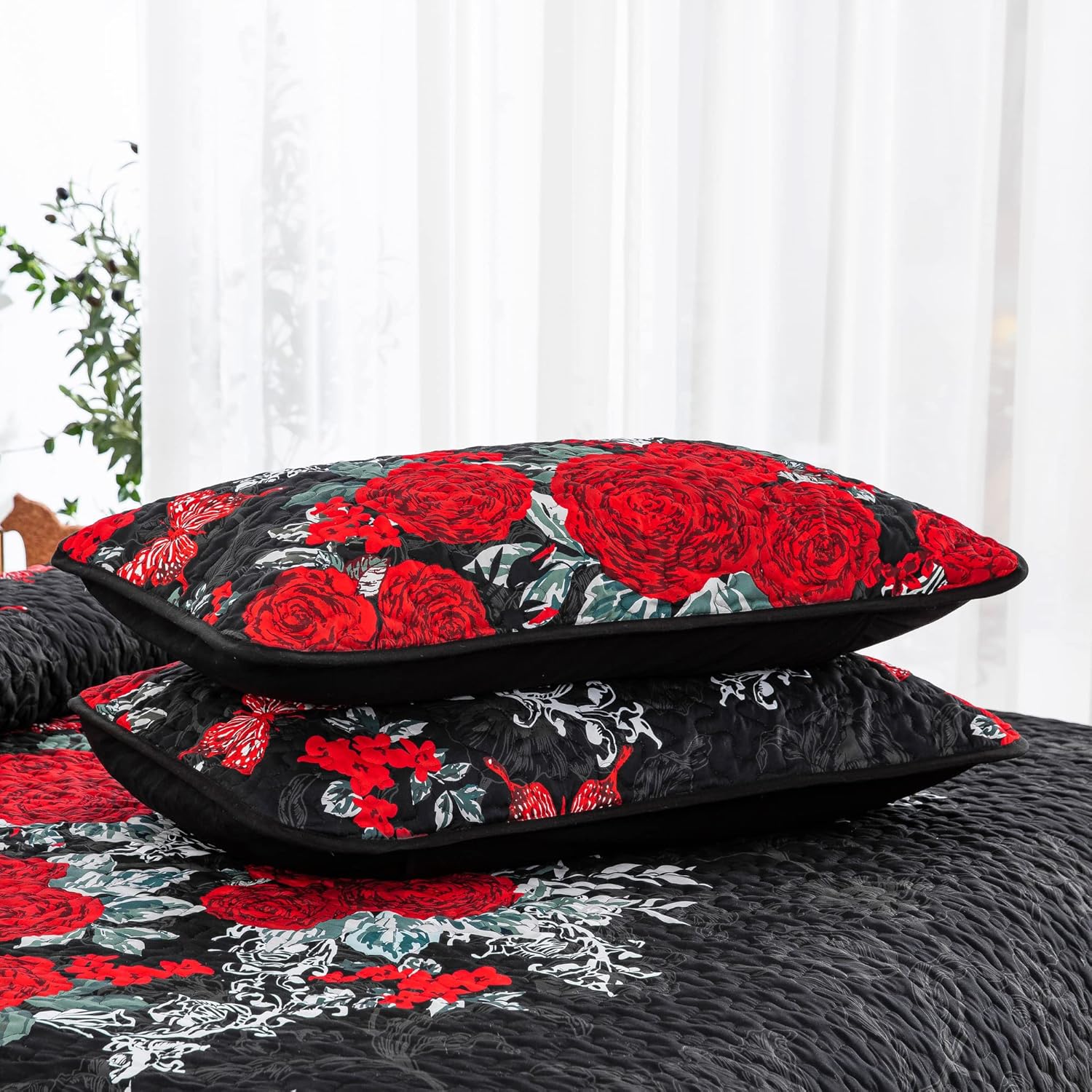 Yiran Black Floral Quilt Set King Size 3 Piece