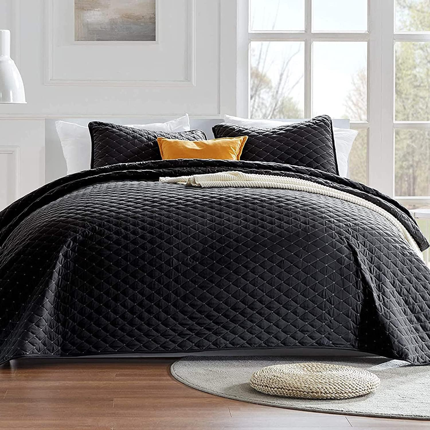 SLEEP ZONE Reversible Quilt Set - Black Diamond Pattern