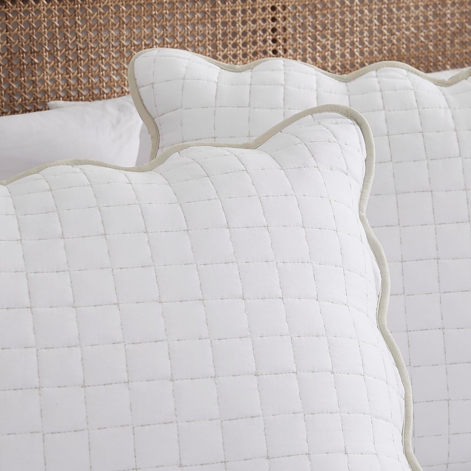 WDCOZY White Twin Quilt Bedding Set with Beige Scalloped Coverlet