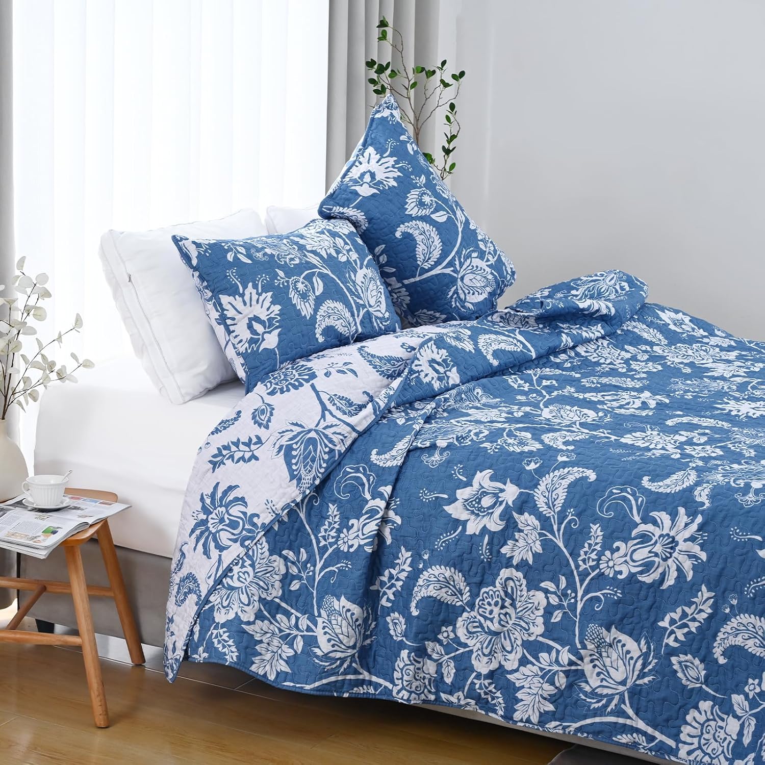 Invoibler Reversible Blue Floral Quilt Set 1