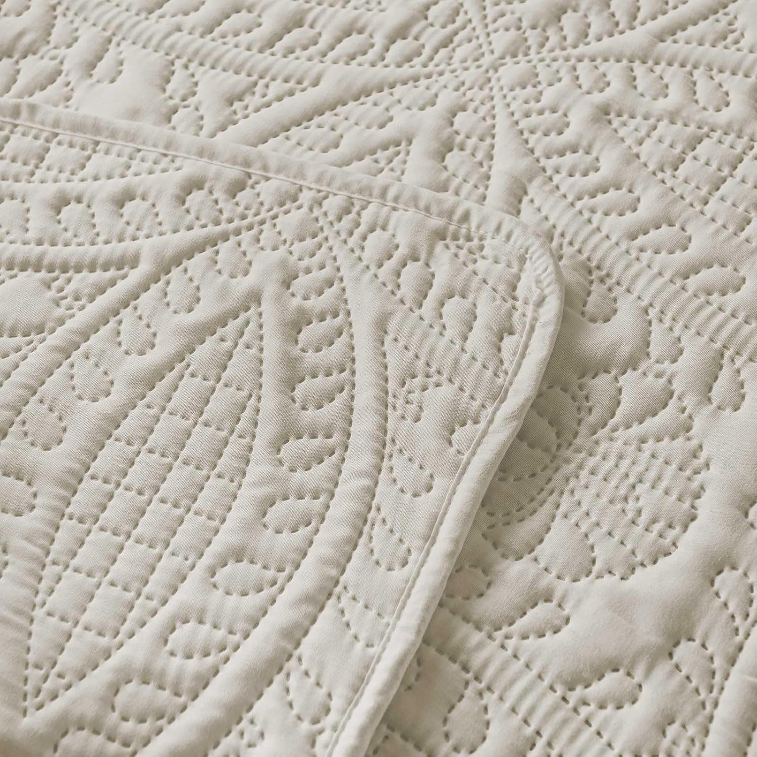 Boryard 3-Piece Queen Quilt Set with 2 Pillow Shams Beige