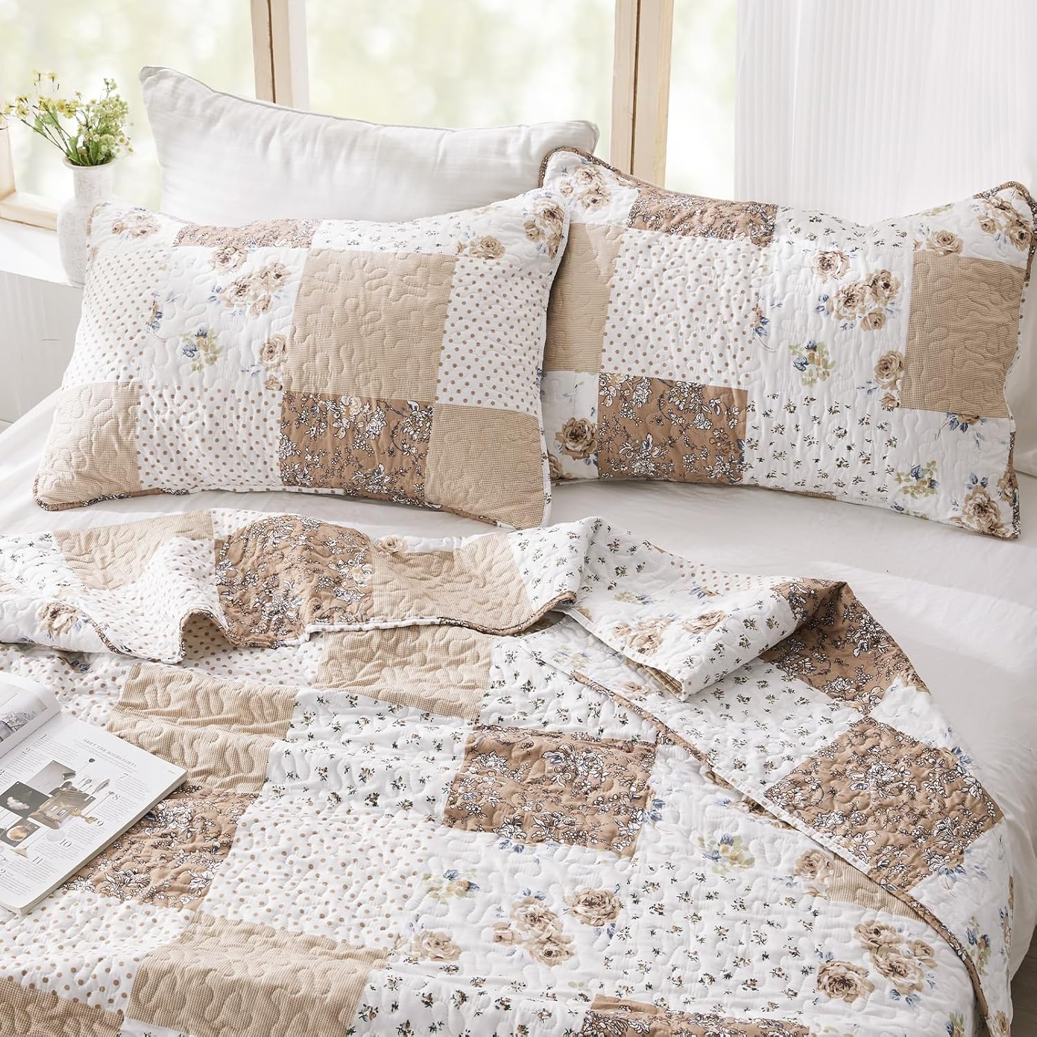 VIVILINEN Reversible Brown Floral Plaid Quilt Set