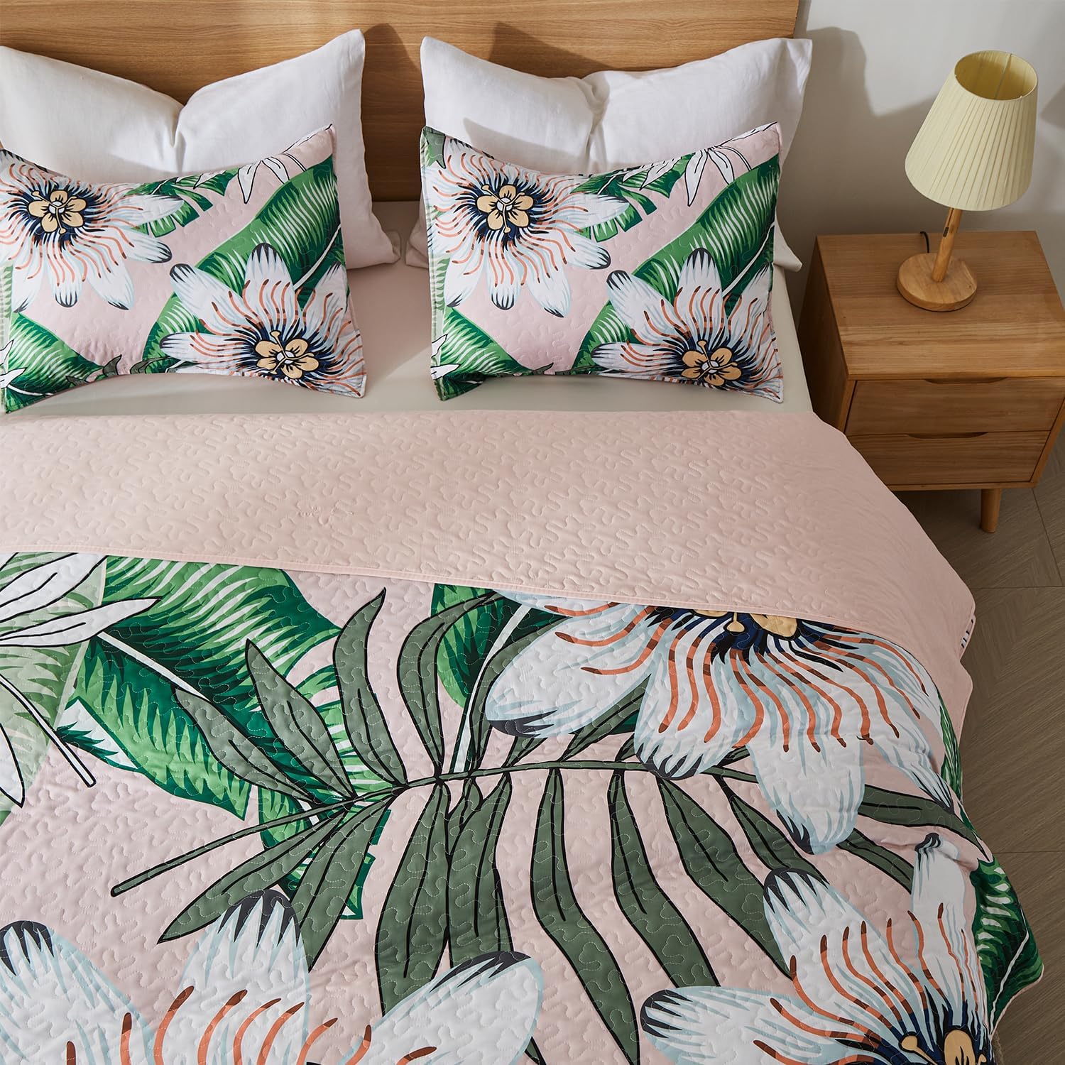 Yogeneg Queen Quilt Bedding Set With Floral Pattern