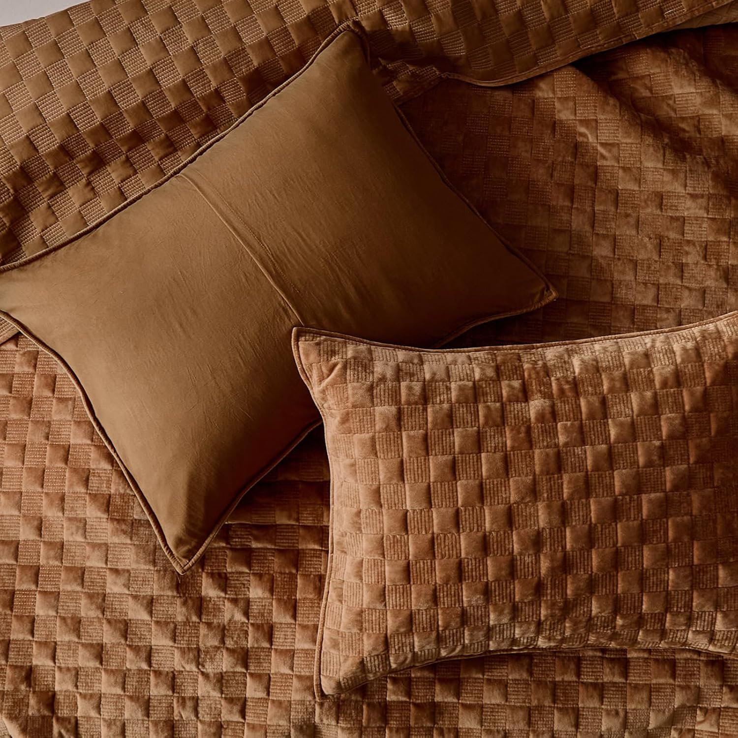 WARMDERN Luxury Velvet Quilt Queen Size Set