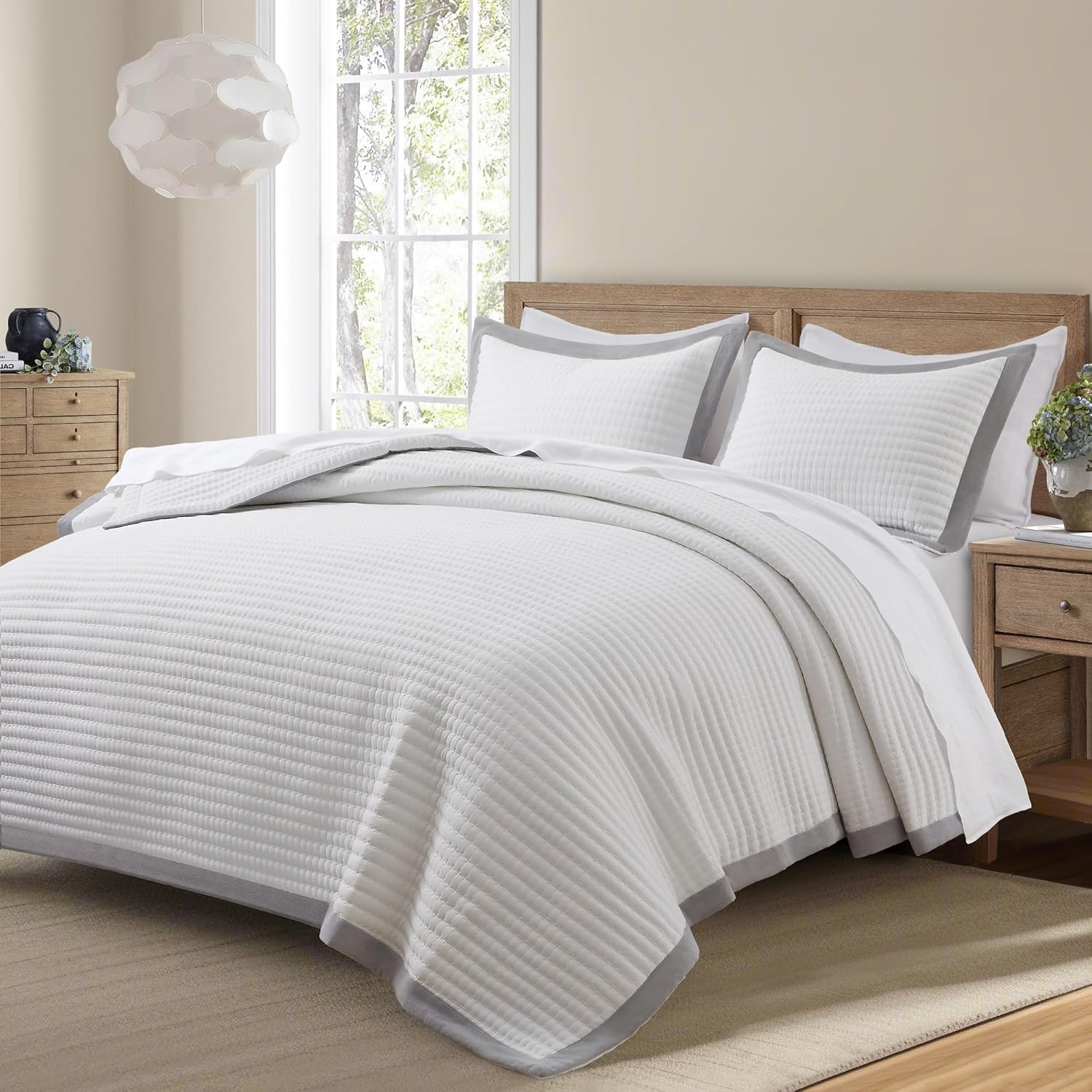 Bonlino White Quilt Set Queen Size with Grey Border