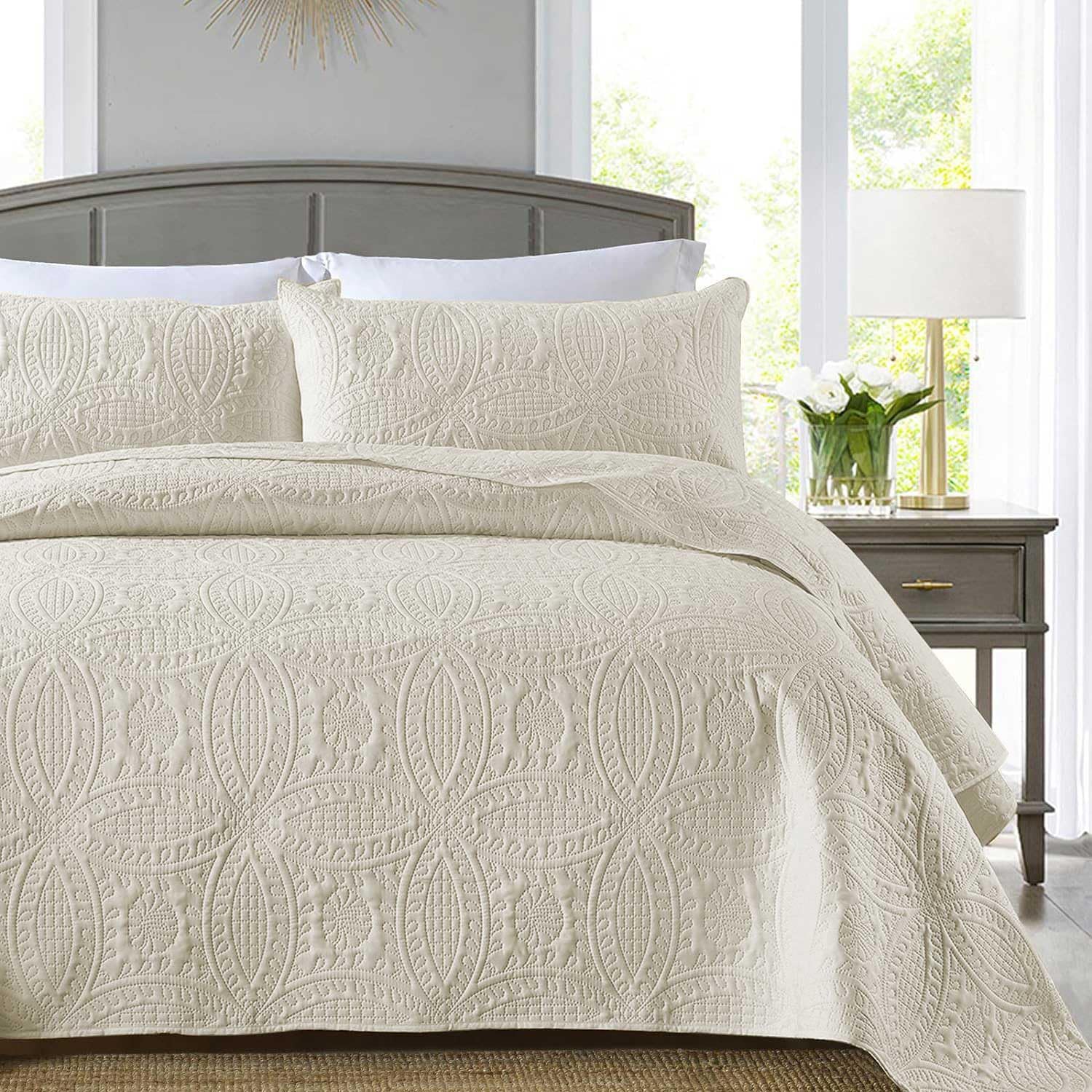 Boryard 3-Piece Queen Quilt Set with 2 Pillow Shams Beige