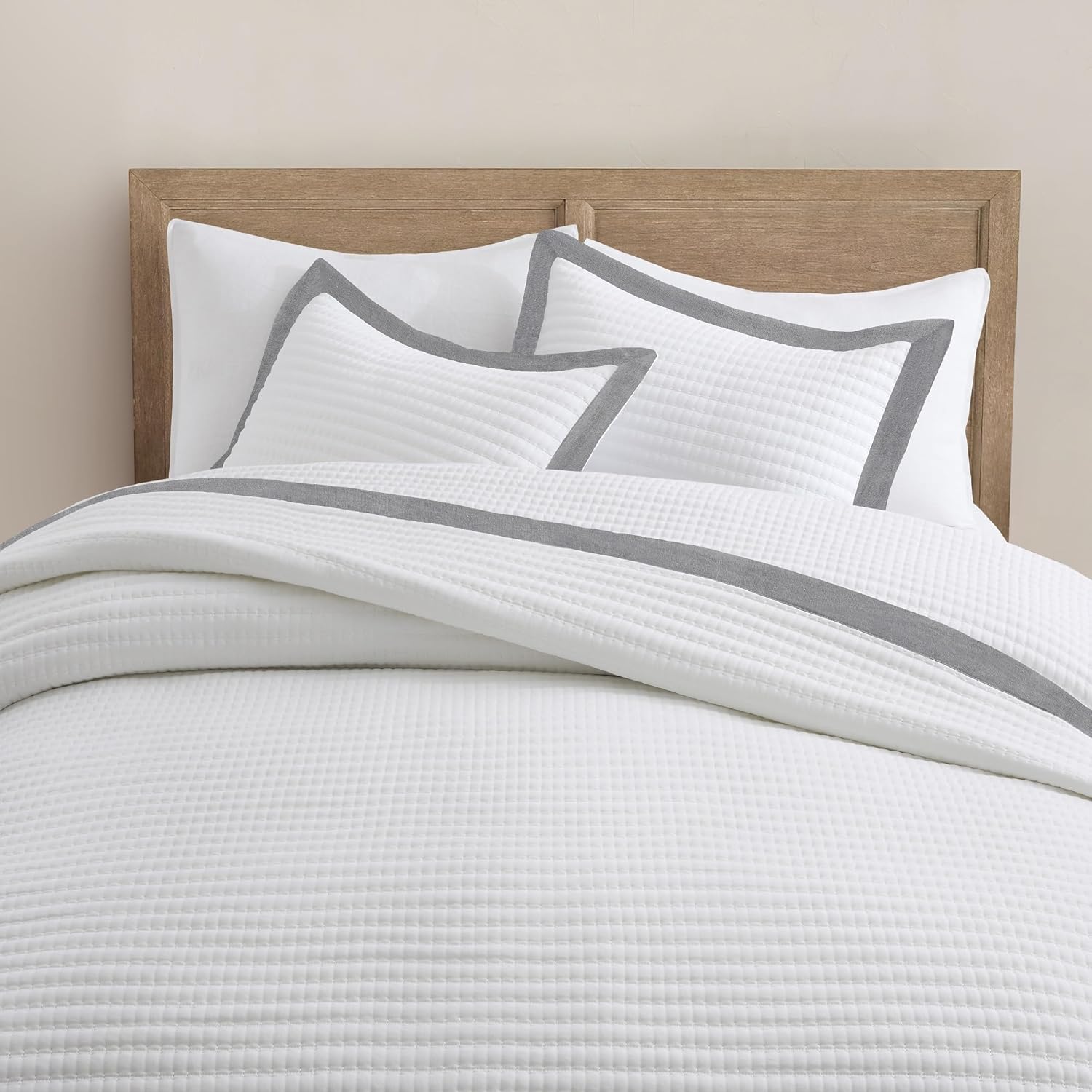 Bonlino White Quilt Set Queen Size with Grey Border
