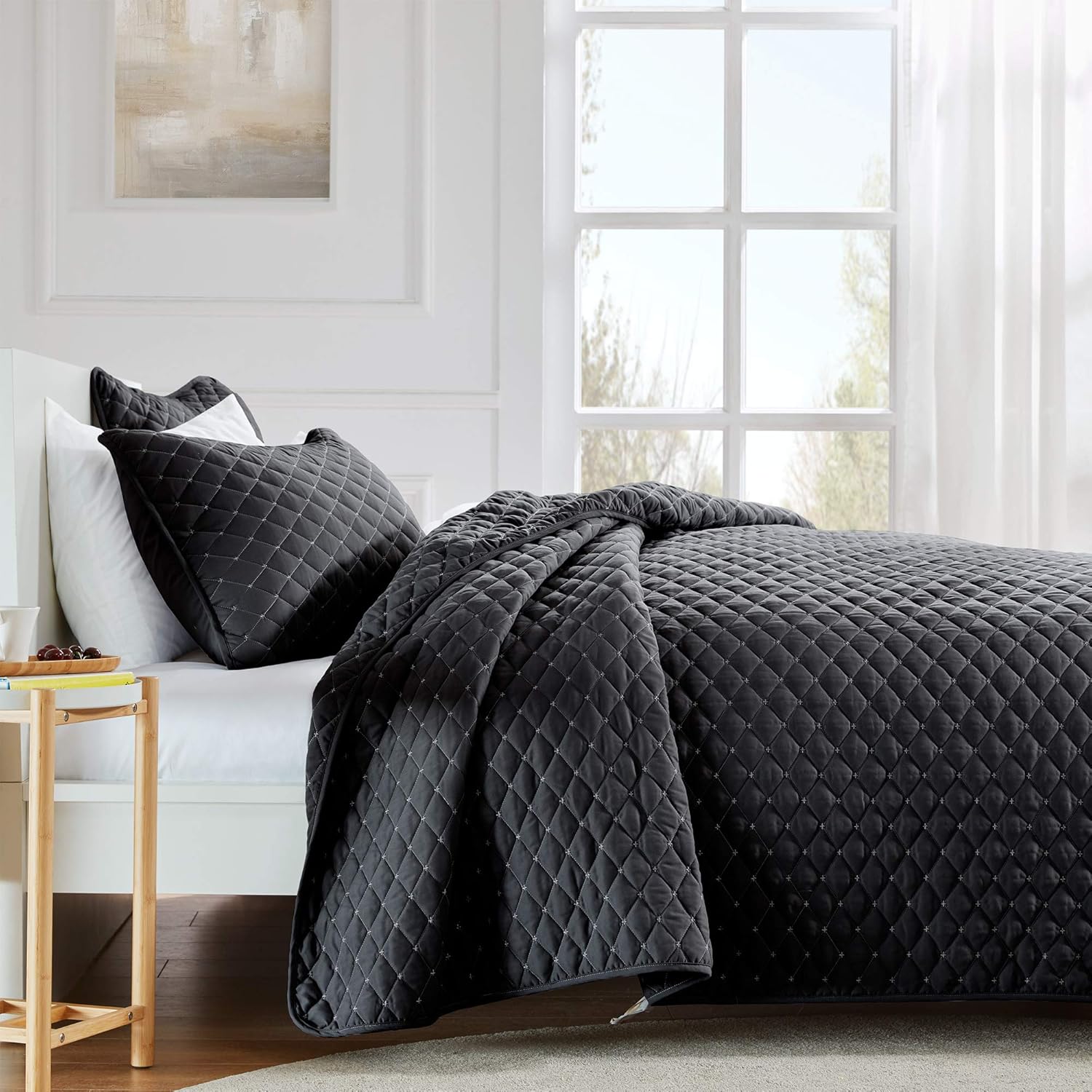 SLEEP ZONE Reversible Quilt Set - Black Diamond Pattern