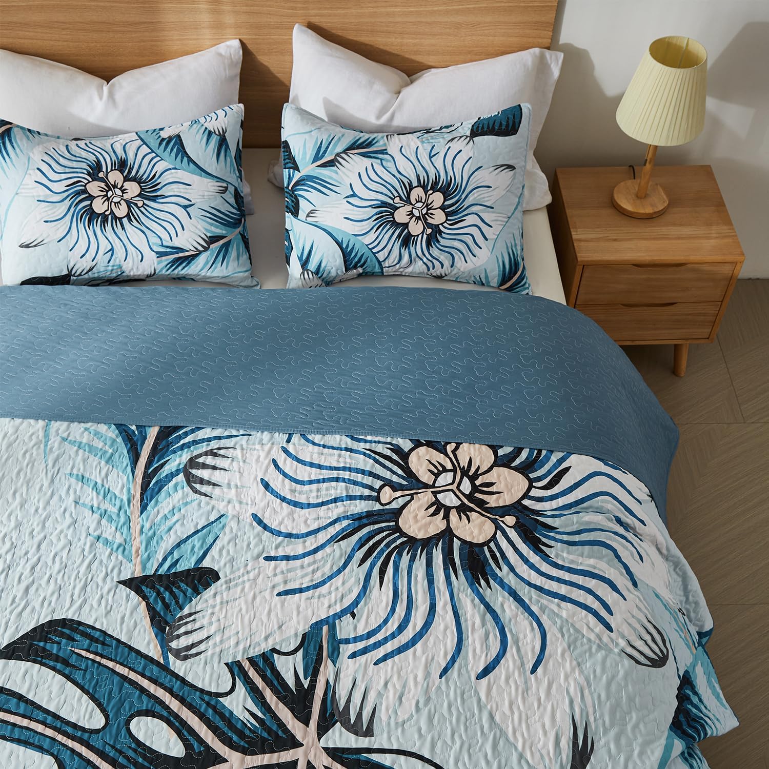 Yogeneg Light Blue Botanical Queen Quilt Set 3 Piece