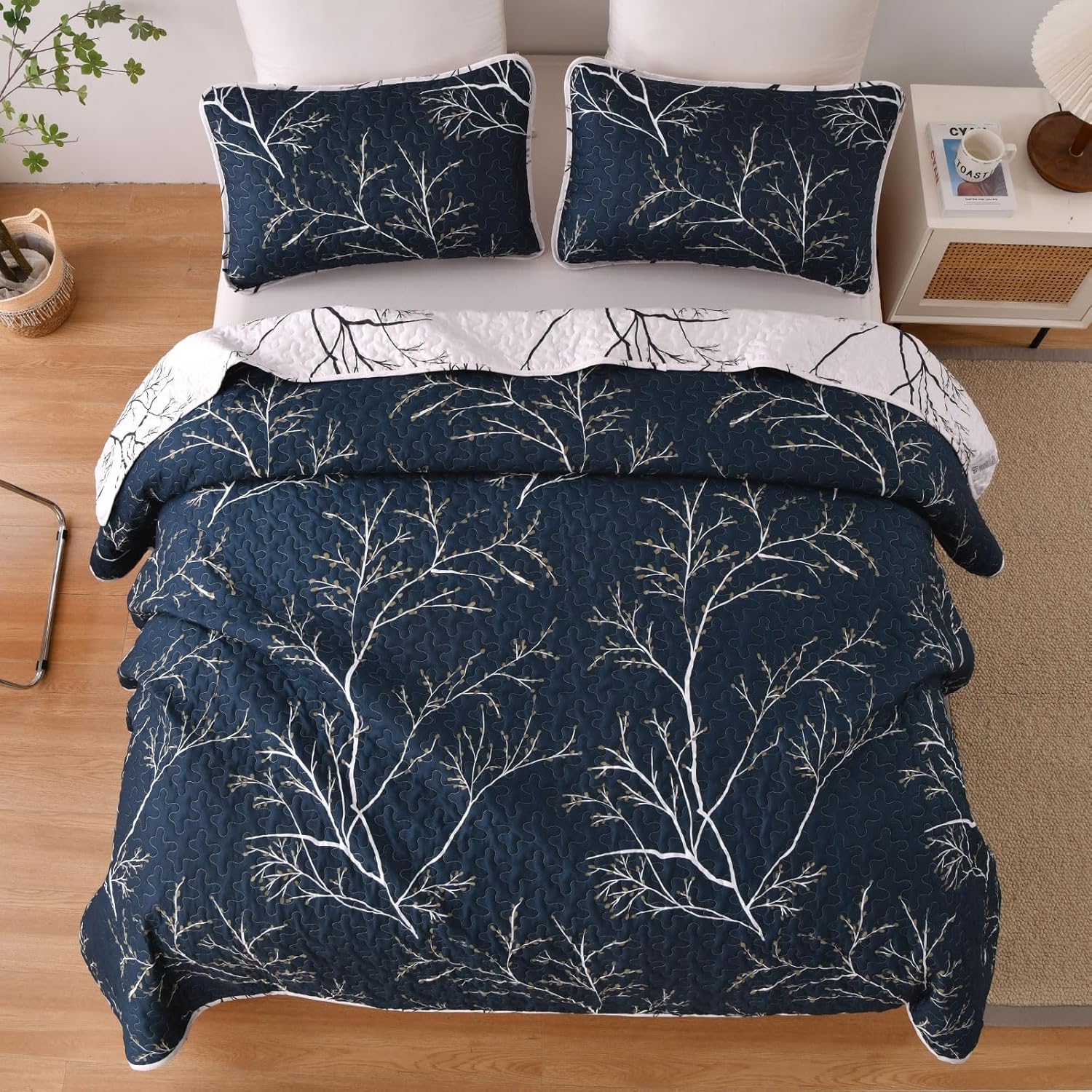 DJY 3 Piece Navy Floral Reversible Quilt Set