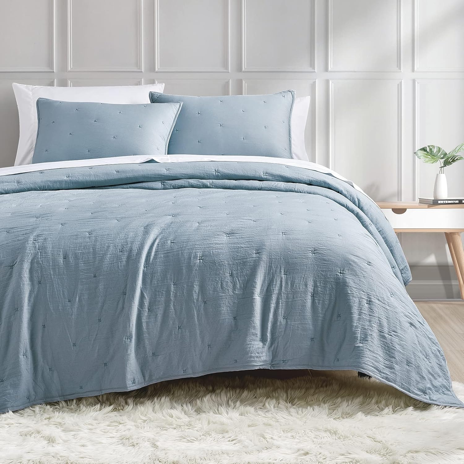 BOURINA Embroidered Quilt Set - 3-Piece FullQueen Blue