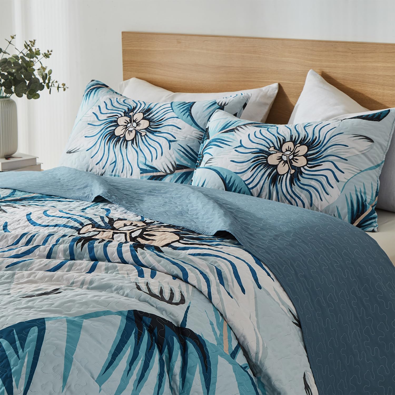 Yogeneg Light Blue Botanical Queen Quilt Set 3 Piece