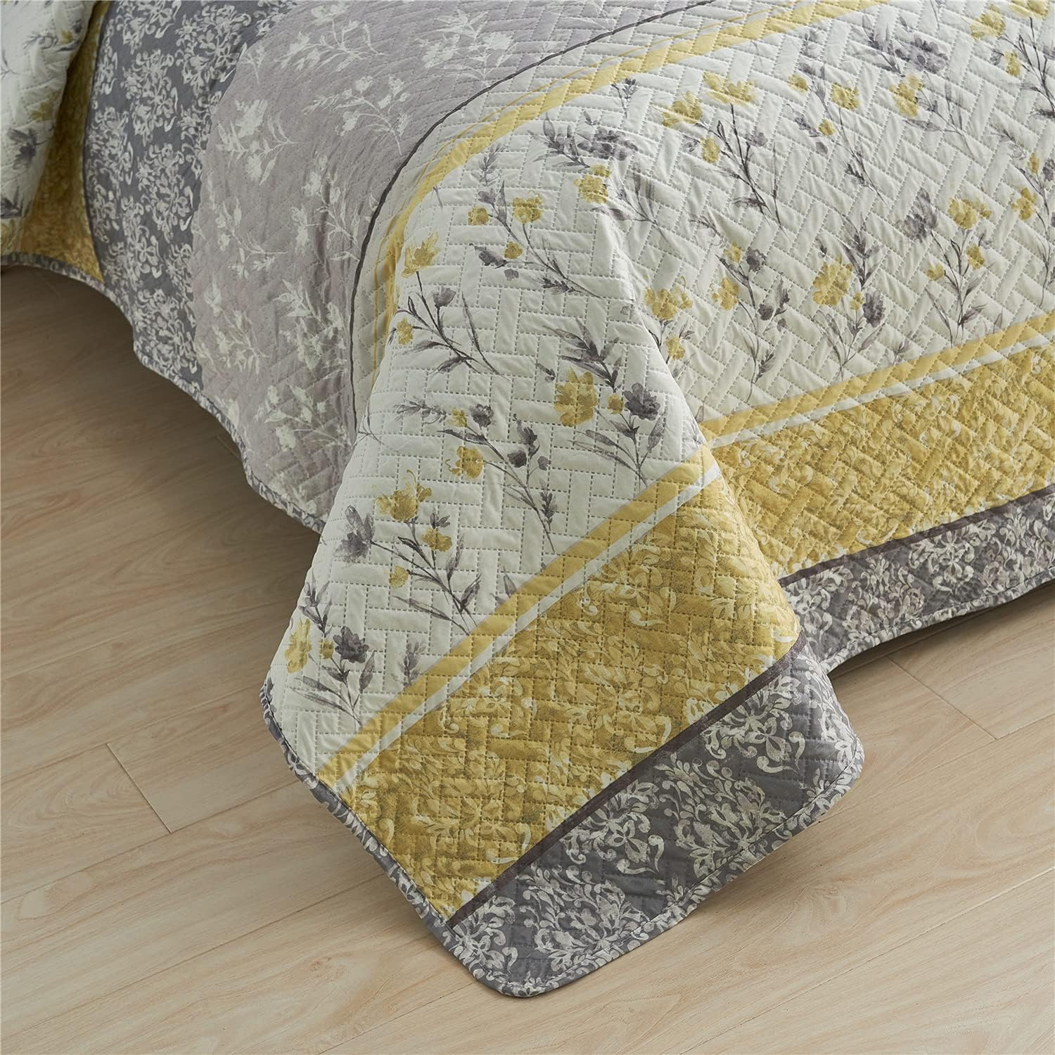 MERRY HOME Queen Quilt Set with 2 Pillow Shams