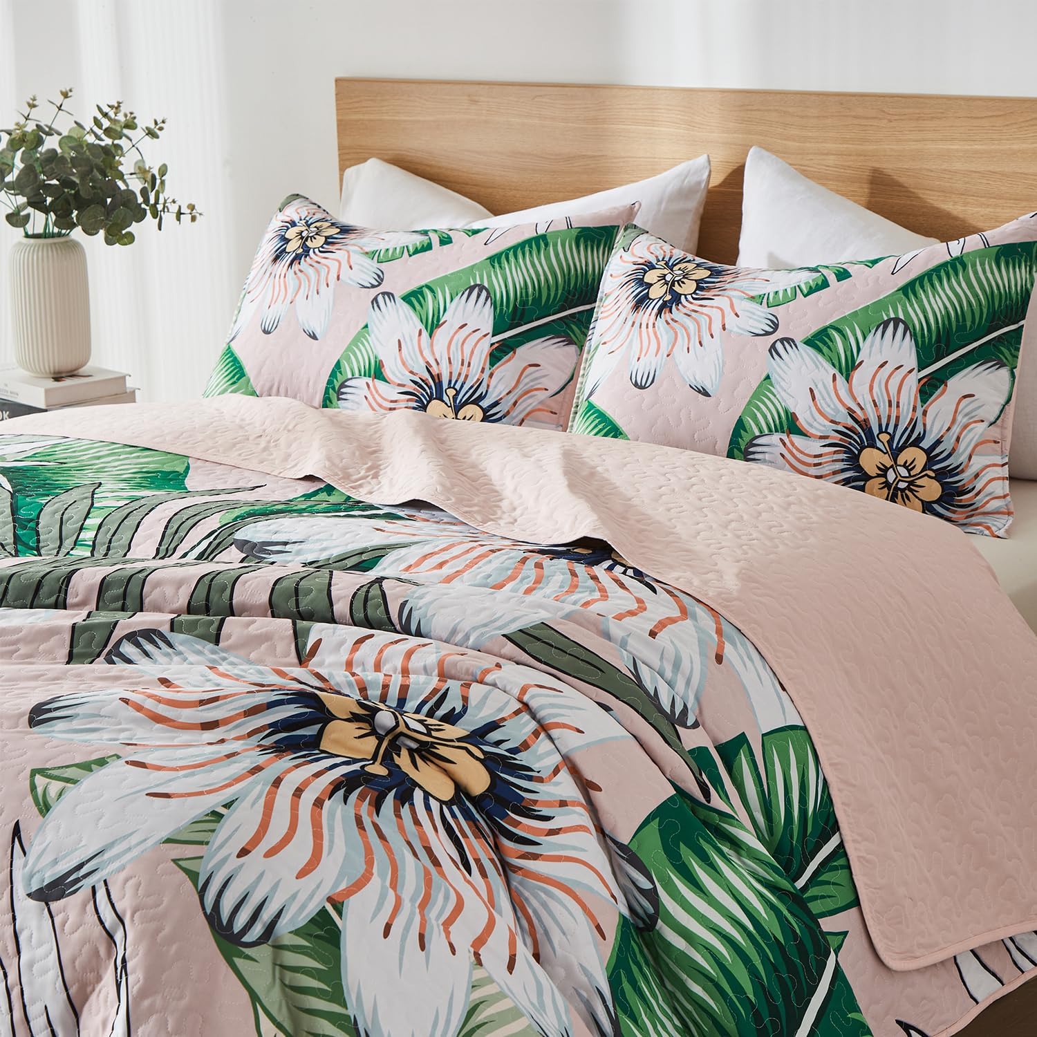 Yogeneg Queen Quilt Bedding Set With Floral Pattern