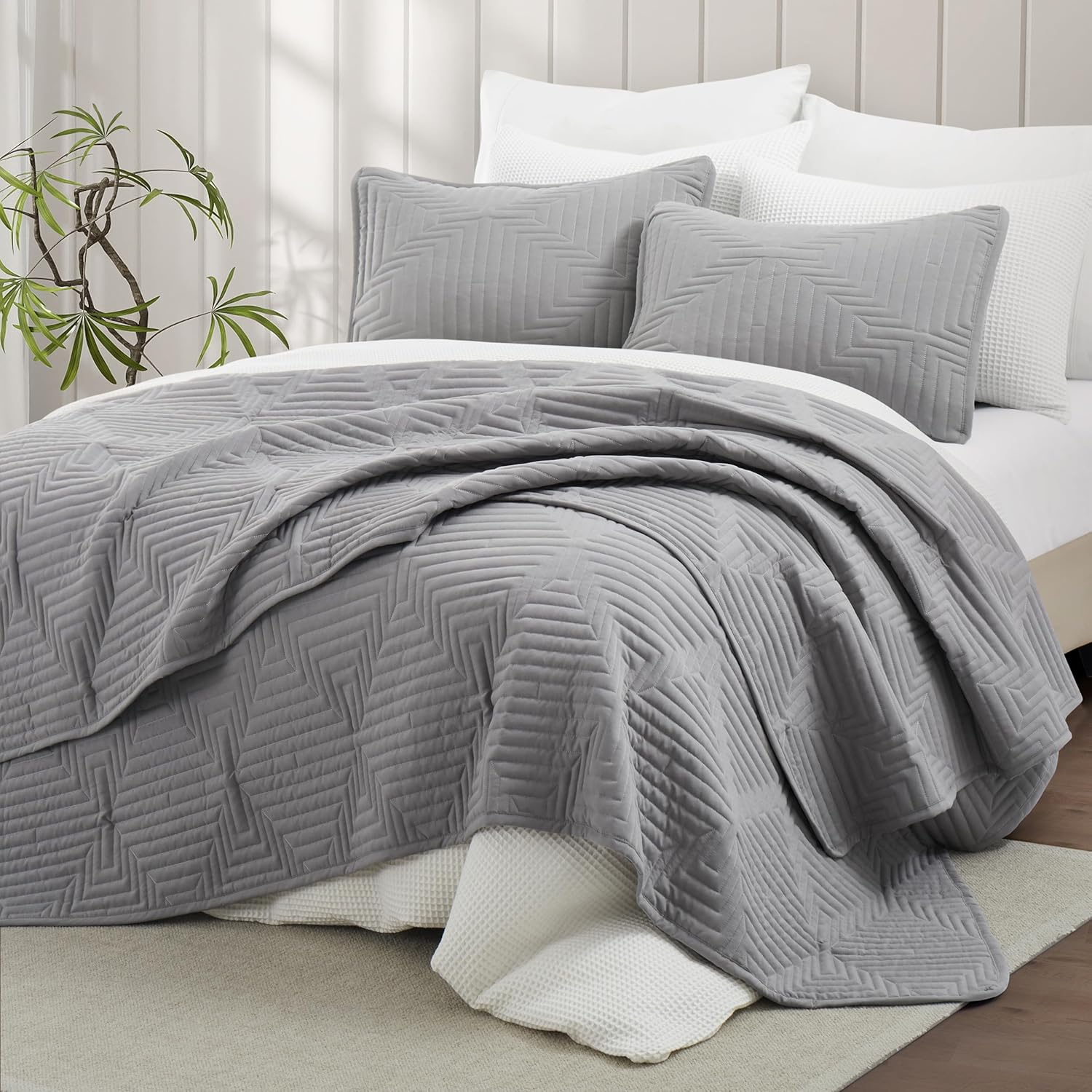 Oli Anderson Grey Queen Quilt Set with Pillow Shams