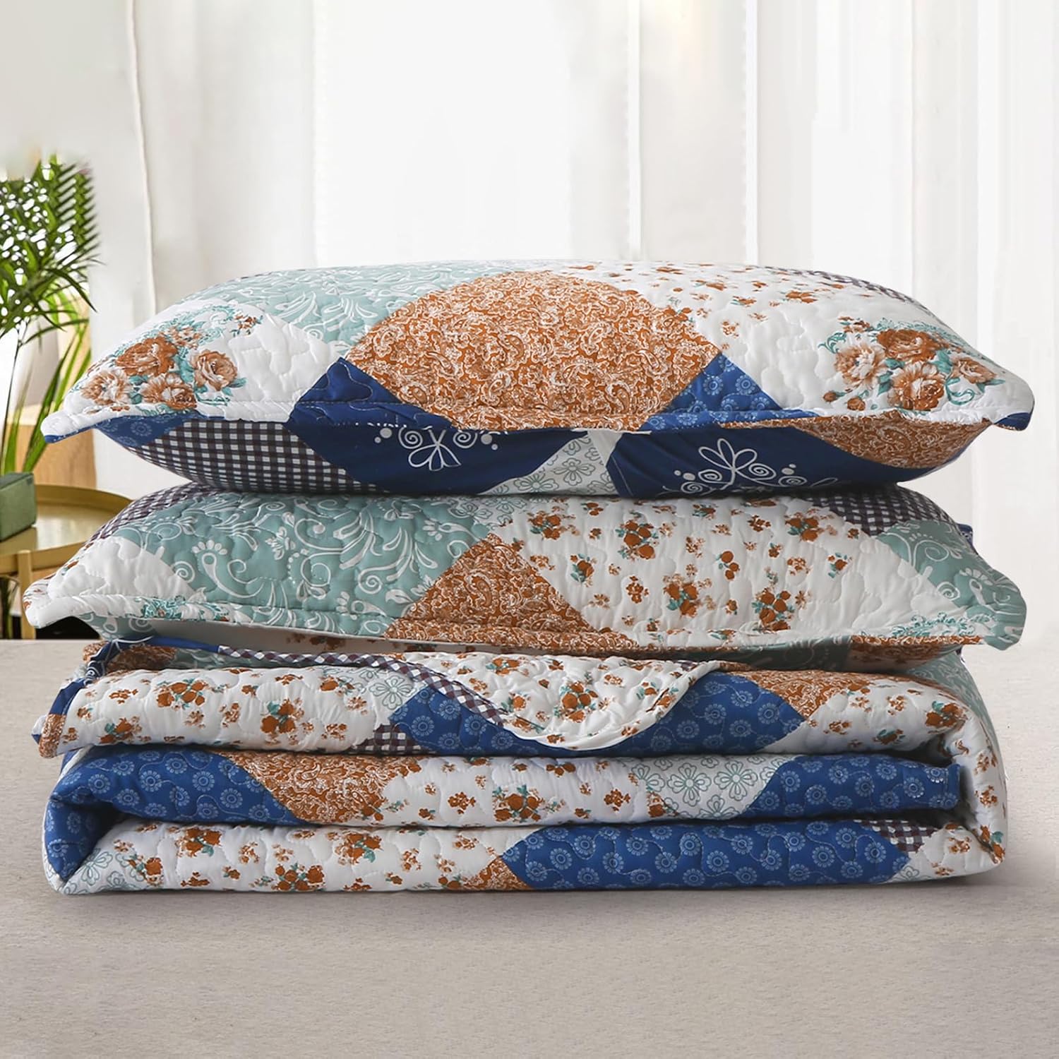 Dinjoy Reversible Patchwork Quilt Set Queen Size 1