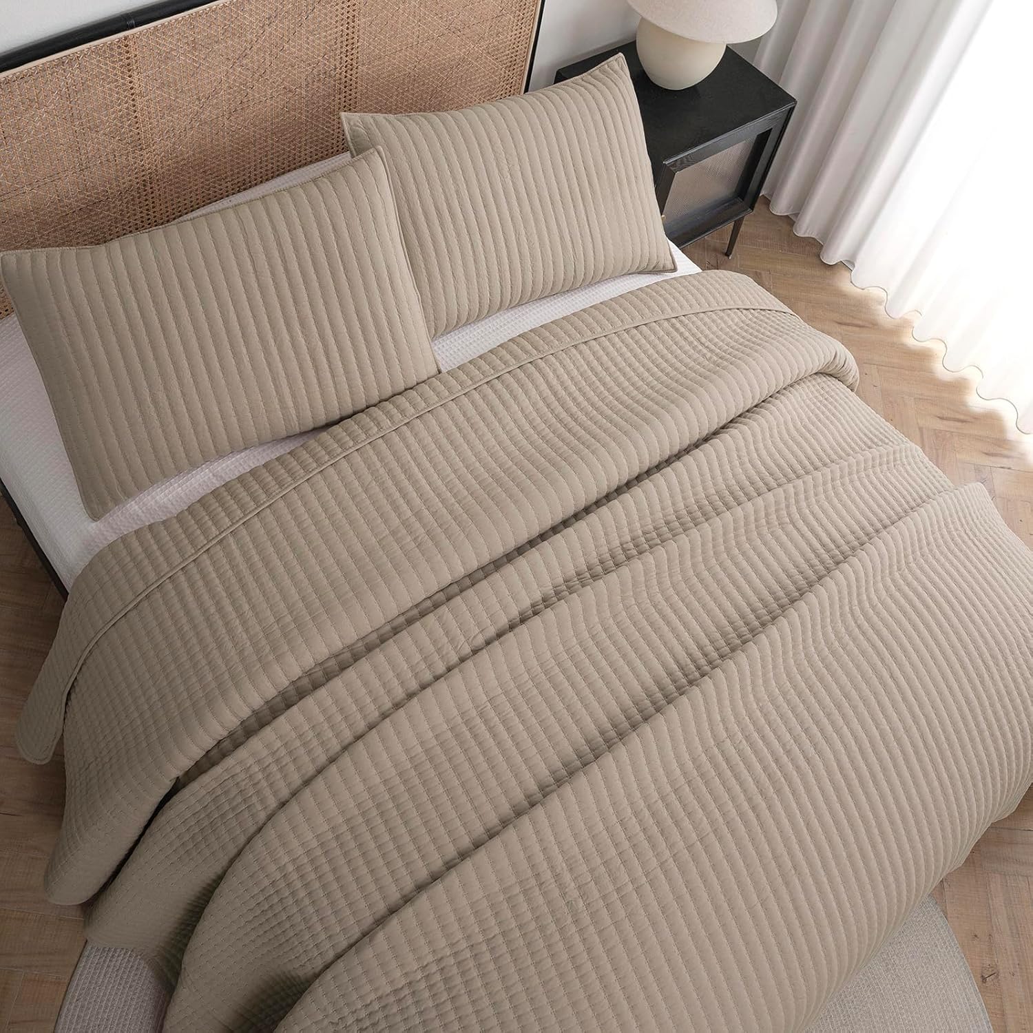Petrichor Light Taupe King Size Quilt Set with Pillowcases