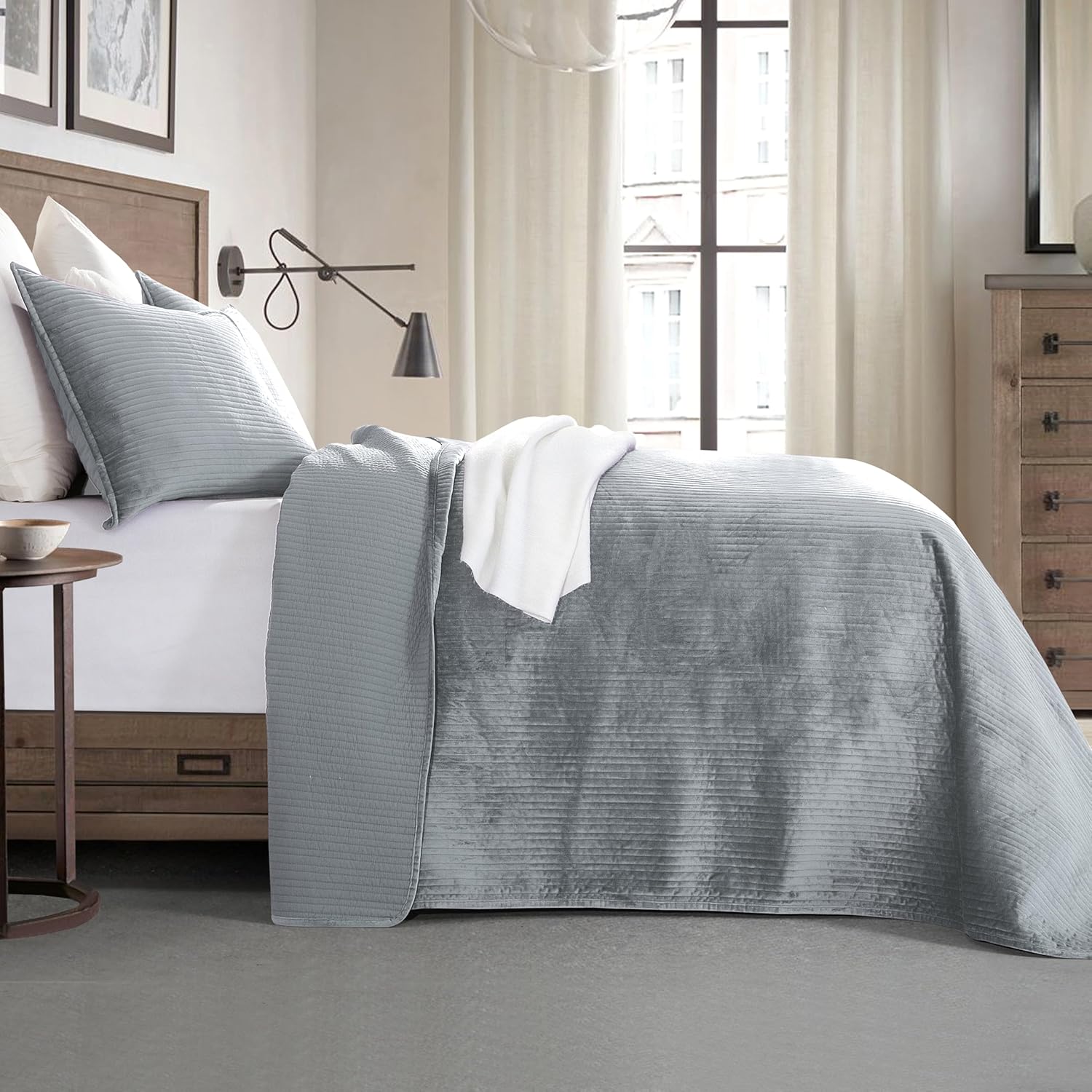 Elegant Comfort Luxury 3-Piece Velvet Quilt Set