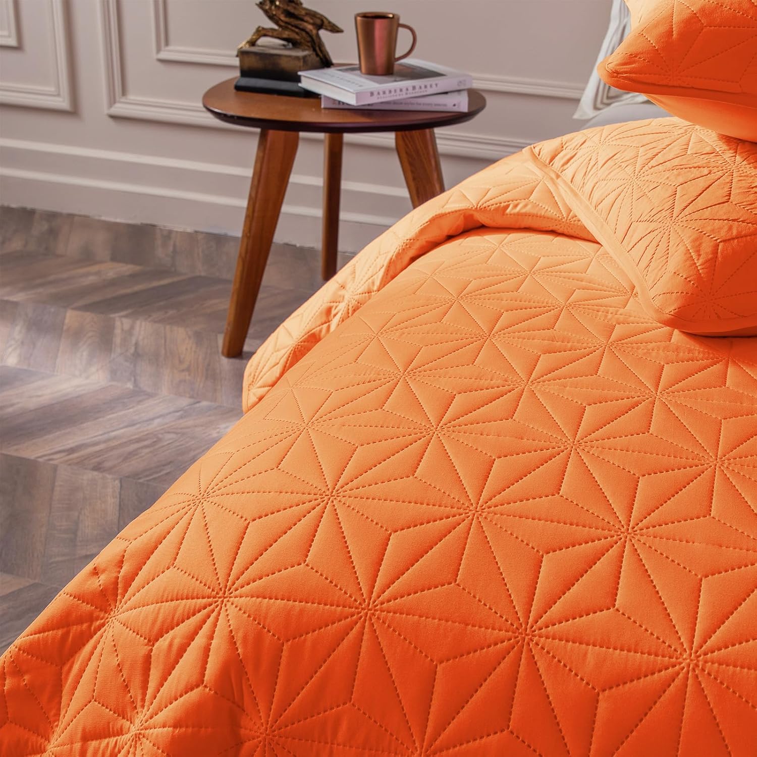 Whale Flotilla Queen Quilt Set 3-Piece Soft Orange Geometric Star Pattern Bedding
