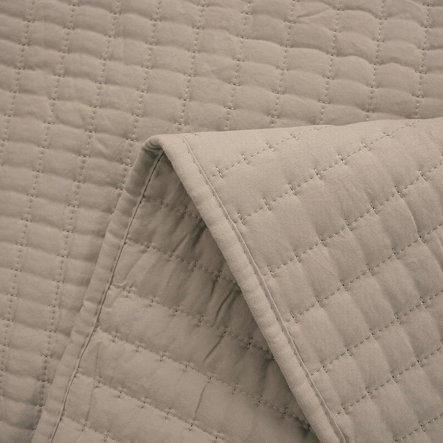 Petrichor Light Taupe King Size Quilt Set with Pillowcases