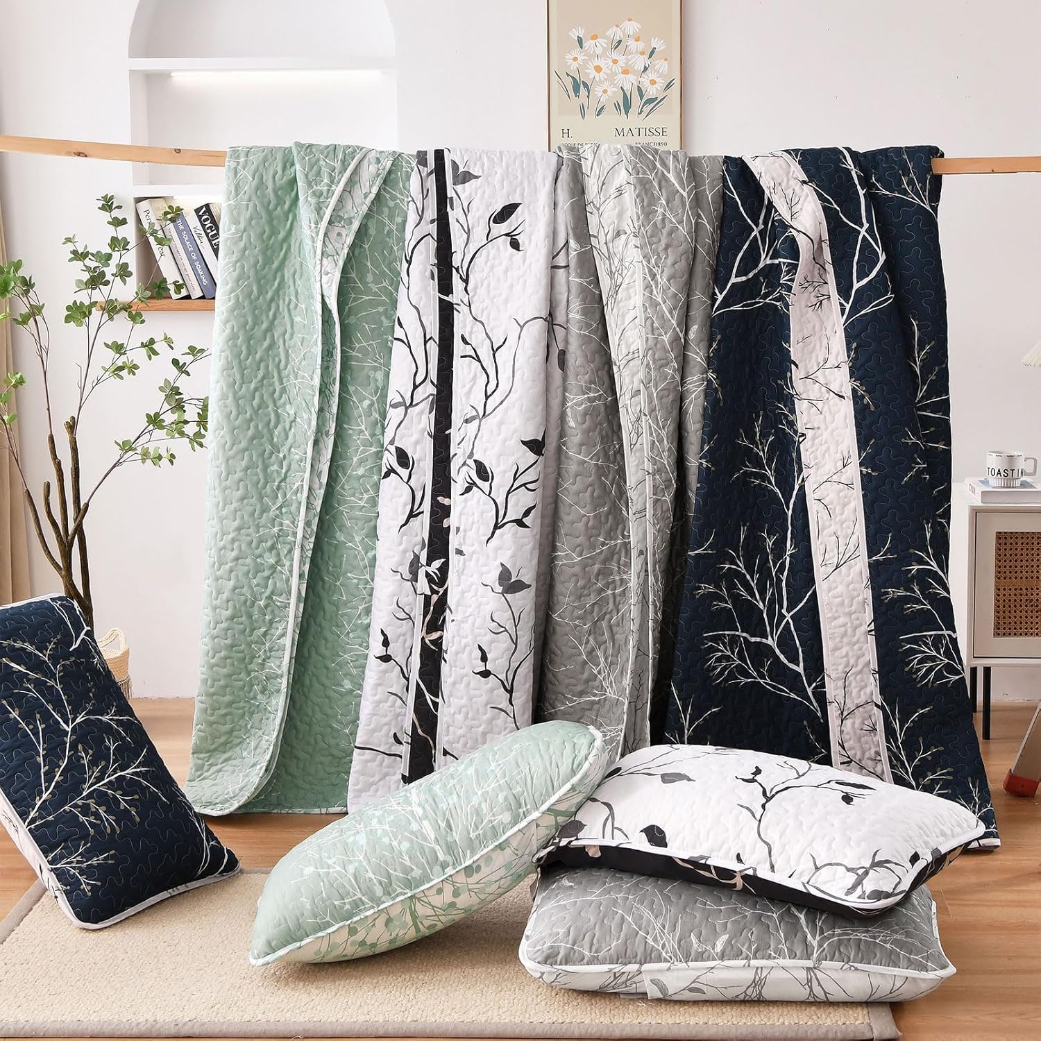 DJY 3 Piece Navy Floral Reversible Quilt Set
