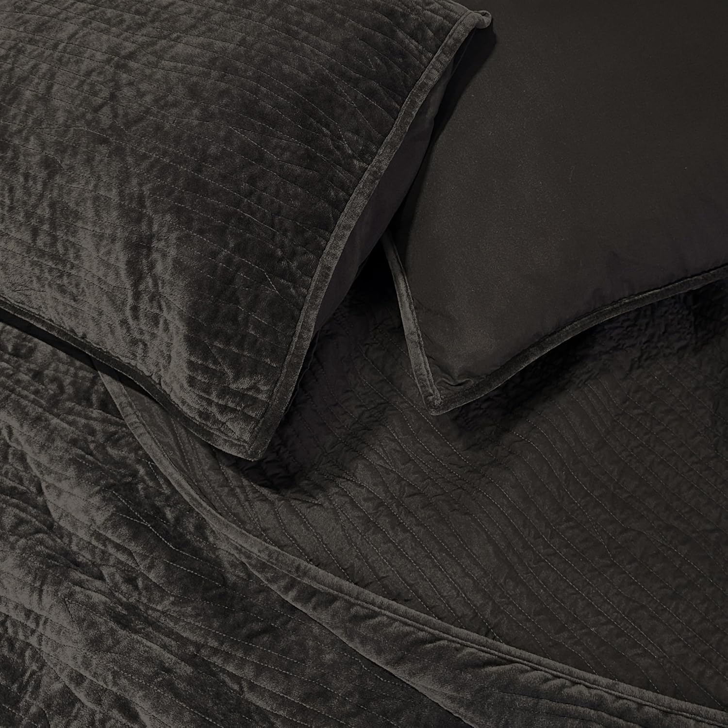 Wonderful Velvet Quilt Set - Queen Size 106x94 All Season