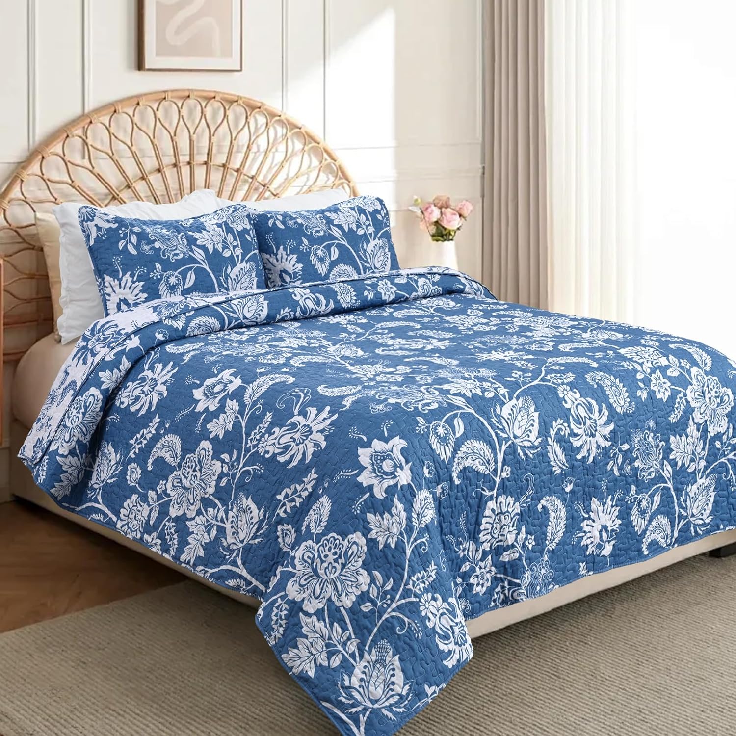 Invoibler Reversible Blue Floral Quilt Set 1