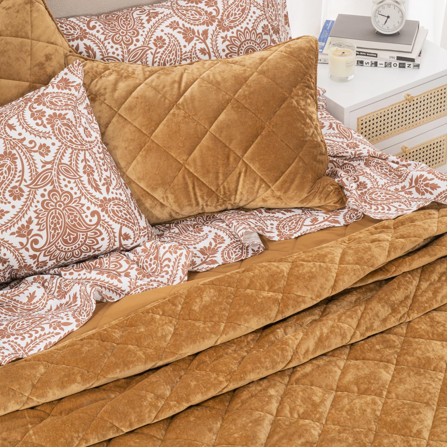 EVERGRACE Diamond Velvet Quilt Set Queen Size with Pillow Shams