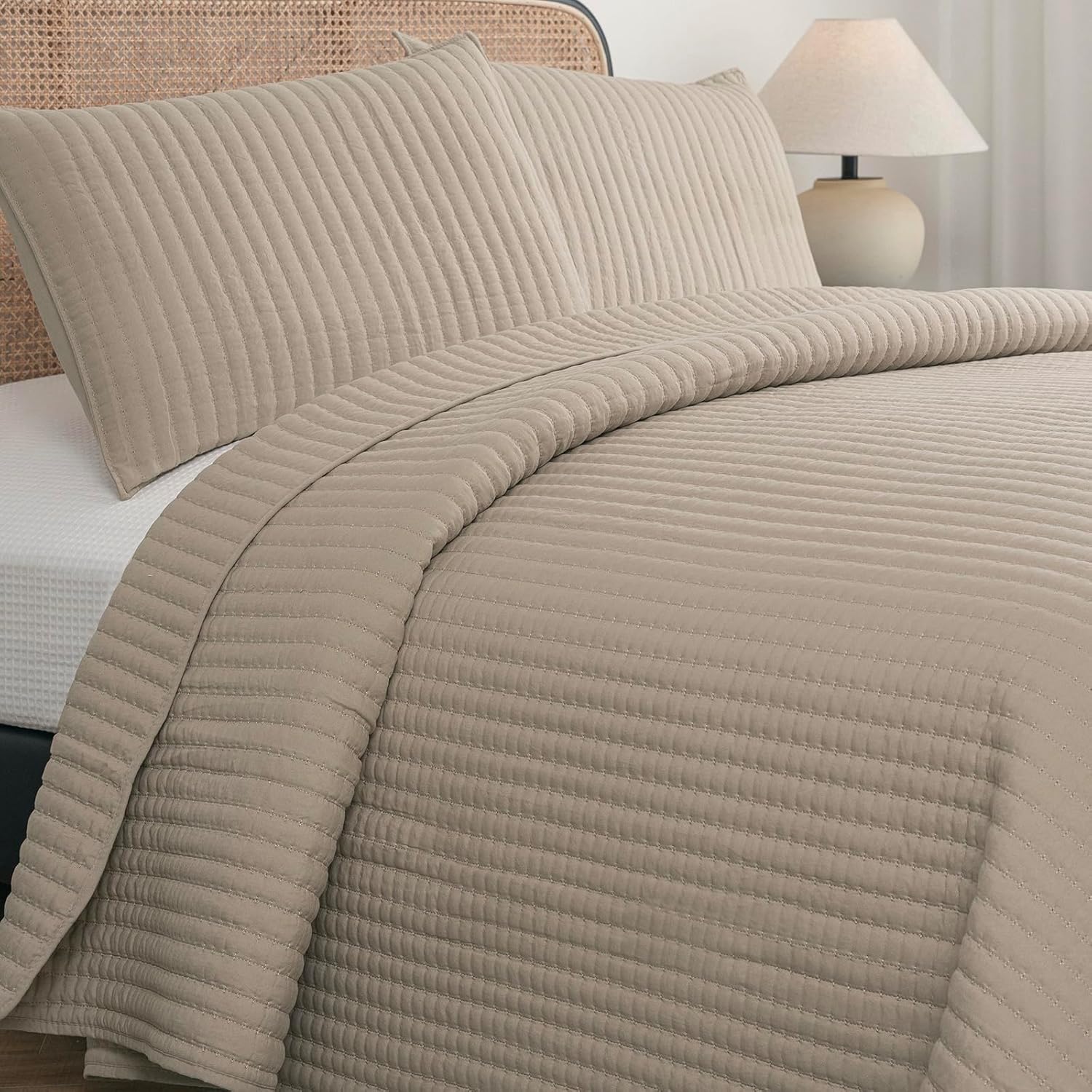 Petrichor Light Taupe King Size Quilt Set with Pillowcases