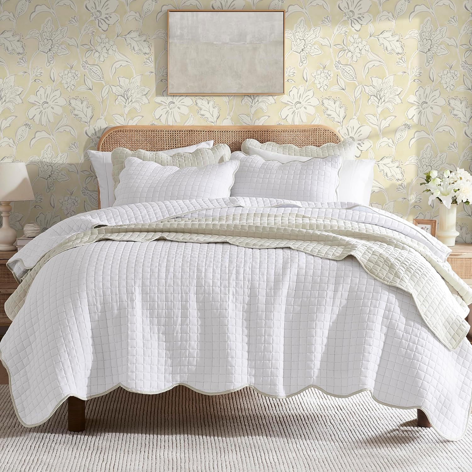 WDCOZY White Twin Quilt Bedding Set with Beige Scalloped Coverlet