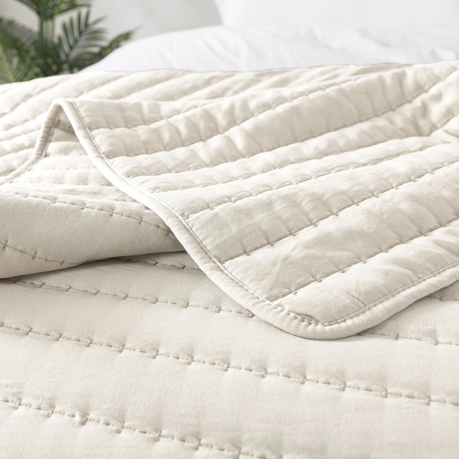 ROARINGWILD Ivory King Quilt Set with 2 Pillow Shams